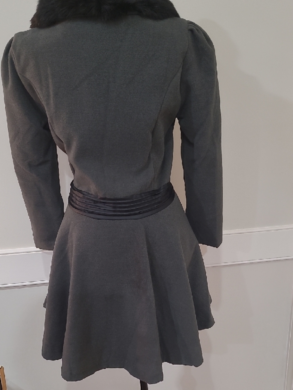 Osi Gopda Charcoal Gray Wool Blend Fit-and-Flare Coat with Faux Black Fur Collar - Picture 7 of 10